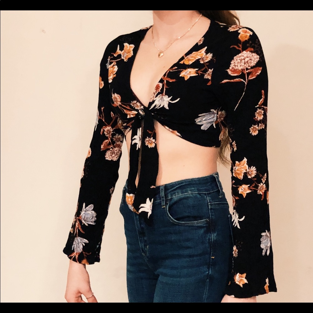 GYPSIES AND MOONDUST tie in front floral crop top
